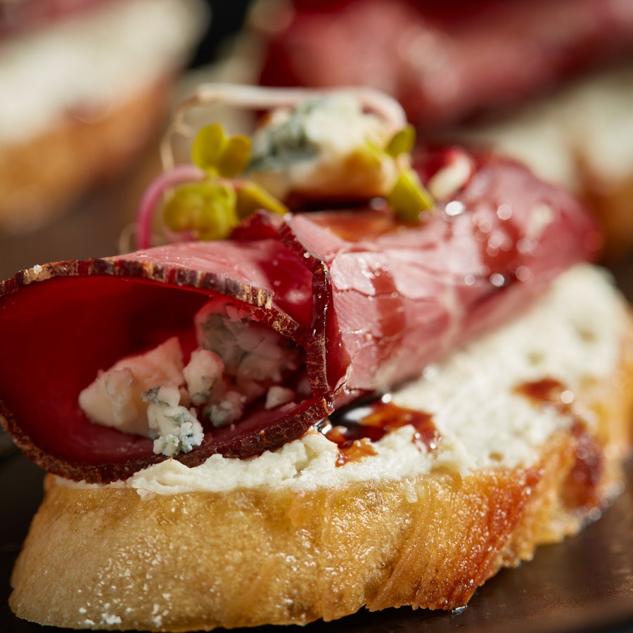 Gorgonzola Beef Crostini