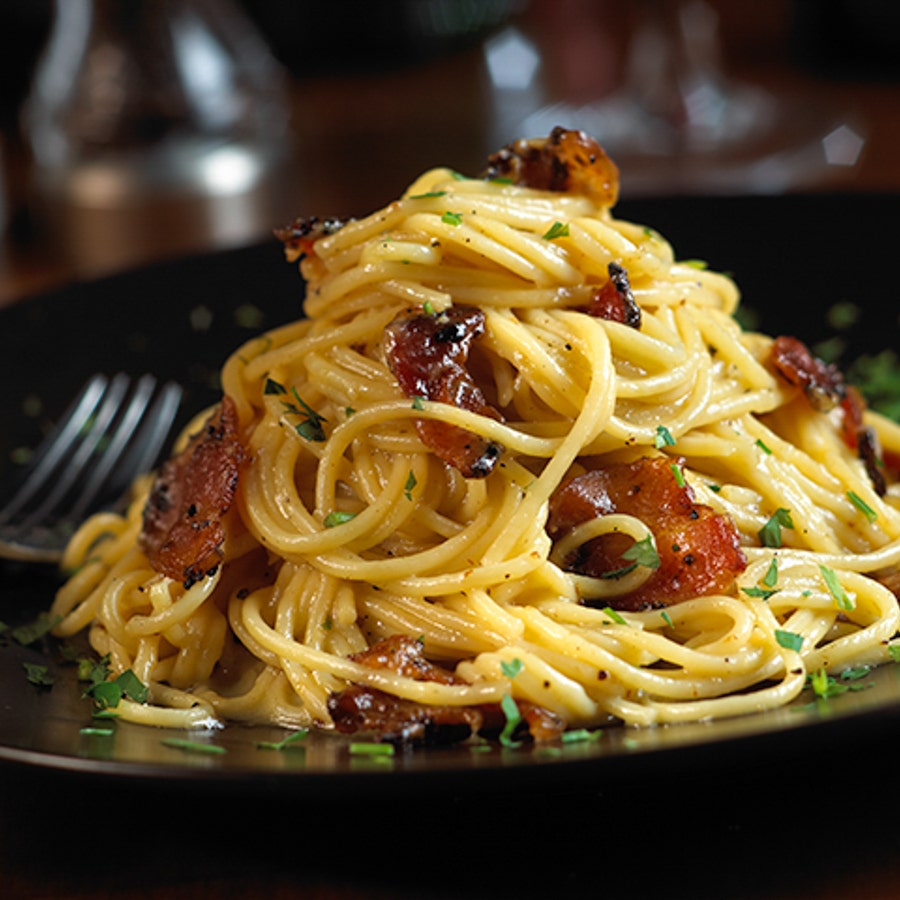 Spaghetti Carbonara with Pepper-Coated Bacon